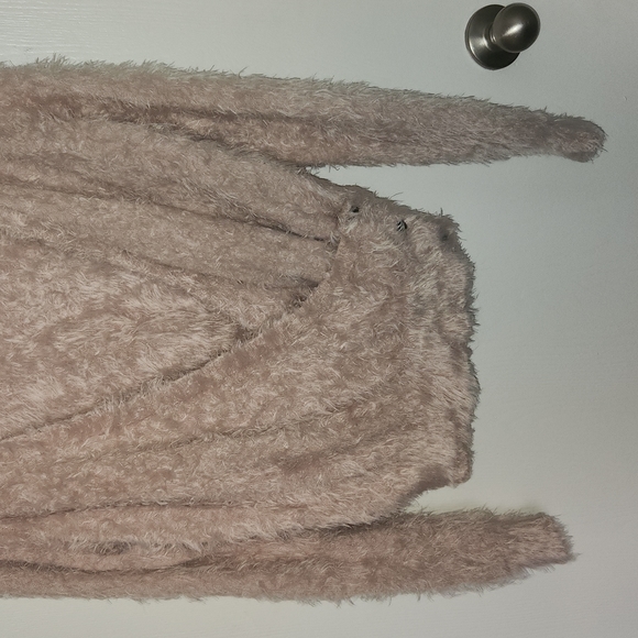 Corey Lynn Calter Fuzzy Sweater Ligth Pink 100% Nylon - Picture 3 of 7